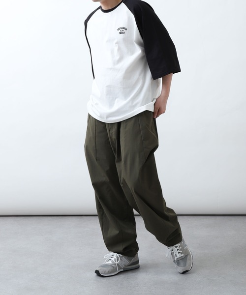 UNCORD（アンコード）の「【UNCORD】 vintage design logo raglan T-shirt ／ ワンポイント ロゴ ラグラン 7分袖 ビッグ Tシャツ（Tシャツ/カットソー・メンズ・アイボリー系/ホワイト/ホワイト×ブラック/オートミール/ホワイト×グリーン/ブラック/ブラック系/チャコール/ホワイト系/ホワイト系1・LARGE/MEDIUM/X-LARGE）」の21枚目の写真