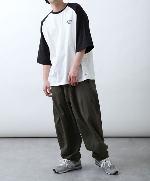 UNCORD（アンコード）の「【UNCORD】 vintage design logo raglan T-shirt ／ ワンポイント ロゴ ラグラン 7分袖 ビッグ Tシャツ（Tシャツ/カットソー・メンズ・アイボリー系/ホワイト/ホワイト×ブラック/オートミール/ホワイト×グリーン/ブラック/ブラック系/チャコール/ホワイト系/ホワイト系1・LARGE/MEDIUM/X-LARGE）」の19枚目の写真