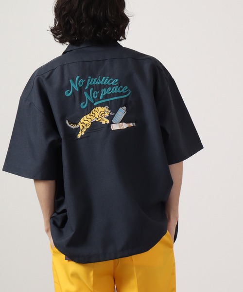 ATELANE(アテレーン)の「ルーズシルエット刺繍入り半袖シャツ(シャツ/ブラウス・メンズ・マスタード/ベージュ/オレンジ/ブラック/グレー/チャコールグレー/ブラウン/グリーン・M/L)」の3枚目の写真
