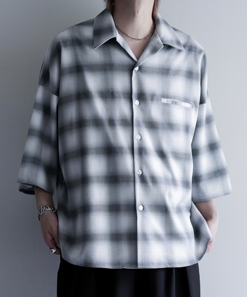 cussil（クシル）の「【cussil/クシル】TRストレッチルーズシルエット2wayオープンカラーシャツ（シャツ/ブラウス・メンズ・オフホワイト/ライトグレー/ブラック/グレイッシュベージュ/ライトブルー/チャコールグレー/ブルーグレー/グレー/ホワイト系/ブラック系・L/M/S/XS）」の2枚目の写真