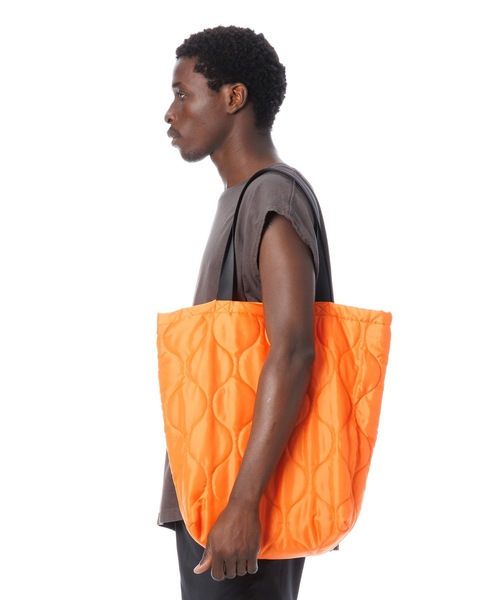 DAILY STANDARD by SANDINISTA(デイリースタンダードバイサンディニスタ)の「Quilted Tote Bag / キルティングトートバッグ(トートバッグ・メンズ・ネイビー/ブラック/オレンジ/オリーブ・FREE)」の21枚目の写真