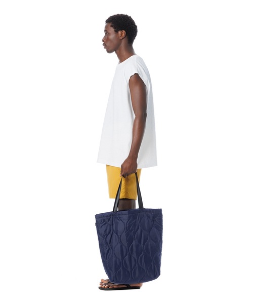 DAILY STANDARD by SANDINISTA(デイリースタンダードバイサンディニスタ)の「Quilted Tote Bag / キルティングトートバッグ(トートバッグ・メンズ・ネイビー/ブラック/オレンジ/オリーブ・FREE)」の8枚目の写真