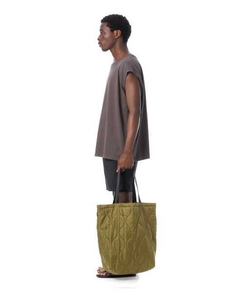DAILY STANDARD by SANDINISTA(デイリースタンダードバイサンディニスタ)の「Quilted Tote Bag / キルティングトートバッグ(トートバッグ・メンズ・ネイビー/ブラック/オレンジ/オリーブ・FREE)」の6枚目の写真
