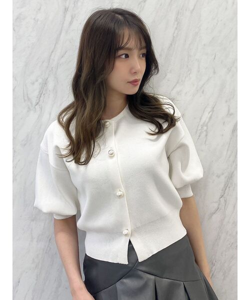 dazzlin（ダズリン）の「ビッグパーツカーデトップス（カーディガン/ボレロ・レディース・オフホワイト/ブラック/パープル・FREE）」の9枚目の写真