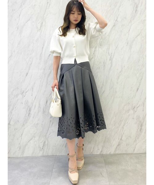 dazzlin（ダズリン）の「ビッグパーツカーデトップス（カーディガン/ボレロ・レディース・オフホワイト/ブラック/パープル・FREE）」の13枚目の写真