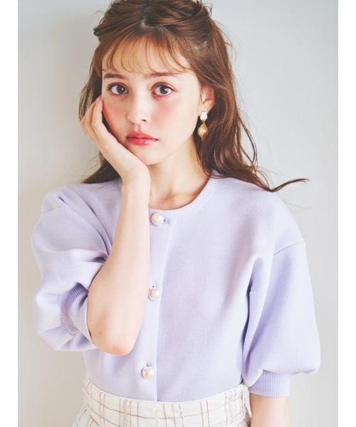 dazzlin（ダズリン）の「ビッグパーツカーデトップス（カーディガン/ボレロ・レディース・オフホワイト/ブラック/パープル・FREE）」の3枚目の写真