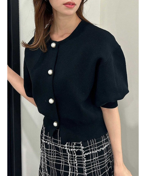 dazzlin（ダズリン）の「ビッグパーツカーデトップス（カーディガン/ボレロ・レディース・オフホワイト/ブラック/パープル・FREE）」の2枚目の写真