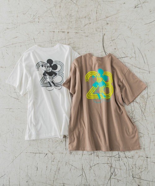 VICKY（ビッキー）の「【DISNEY/ディズニー ミッキーマウス】MICKEYオーバーサイズバックプリントTシャツ《洗濯機で洗える》（Tシャツ/カットソー・レディース・ホワイト/ベージュ/ブルー/チャコールグレー・M）」の5枚目の写真