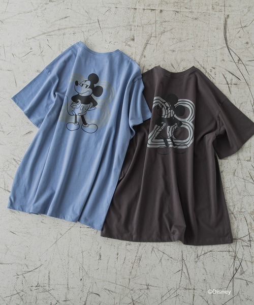 VICKY（ビッキー）の「【DISNEY/ディズニー ミッキーマウス】MICKEYオーバーサイズバックプリントTシャツ《洗濯機で洗える》（Tシャツ/カットソー・レディース・ホワイト/ベージュ/ブルー/チャコールグレー・M）」の15枚目の写真
