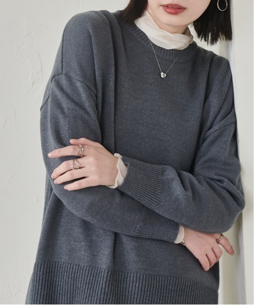RANAN(ラナン)の「裾リブオーバーサイズゆるニット(クルーネック)(ニット/セーター・レディース・モカ/アイボリー/レッド/ブラック/オレンジ/チャコール/ブルー/ホワイト系その他・L/LL/M)」の4枚目の写真