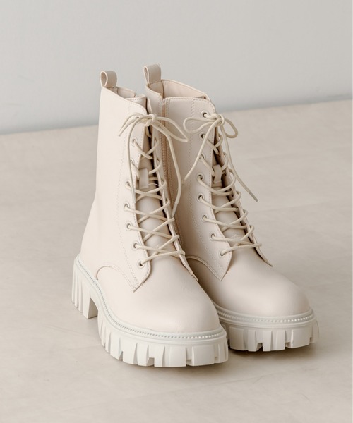 OLIVE des OLIVE(オリーブデオリーブ)の「タンクソールレースアップショートブーツ 1032130020(ブーツ・レディース・ブラック/アイボリー・SMALL/MEDIUM/LARGE)」の2枚目の写真