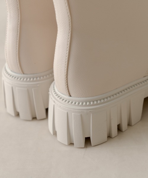 OLIVE des OLIVE(オリーブデオリーブ)の「タンクソールレースアップショートブーツ 1032130020(ブーツ・レディース・ブラック/アイボリー・SMALL/MEDIUM/LARGE)」の6枚目の写真