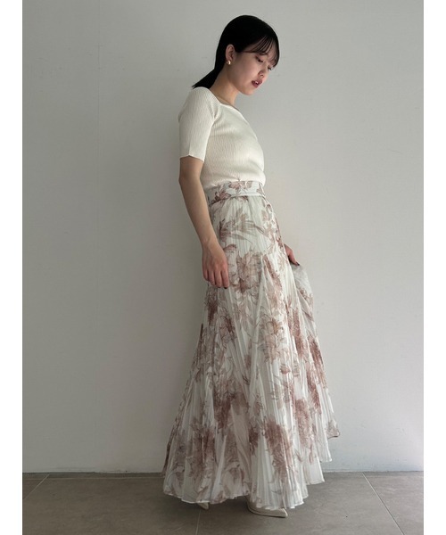 SNIDEL（スナイデル）の「シンプルリブニットプルオーバー（ニット/セーター・レディース・ホワイト/ボルドー/その他/ブラック・FREE）」の6枚目の写真