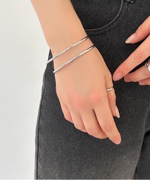 apres jour mignon(アプレジュールミニョン)の「【apresjour mignon×ARIAZ】ダブルラインバングル(バングル/リストバンド・レディース・シルバー/ピンクゴールド・FREE)」の2枚目の写真