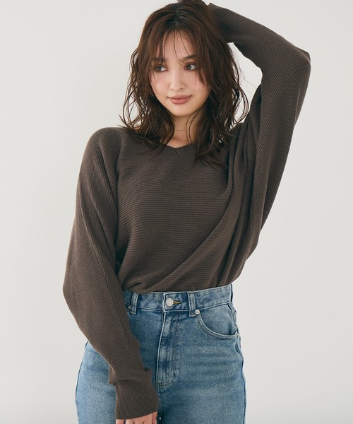 coca(coca)(コカ)の「しっとりやわらかVネックドルマンニット(ニット/セーター・レディース・アイボリー/ブラック/チャコール/グレイッシュベージュ/ライトグレー/パープル/ネイビー/ブラウン/ピンク/ホワイト・M/L/S)」の6枚目の写真