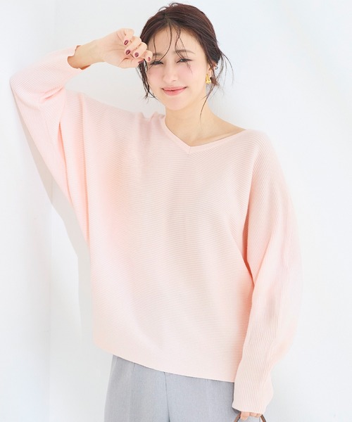 coca(coca)(コカ)の「しっとりやわらかVネックドルマンニット(ニット/セーター・レディース・アイボリー/ブラック/チャコール/グレイッシュベージュ/ライトグレー/パープル/ネイビー/ブラウン/ピンク/ホワイト・M/L/S)」の10枚目の写真