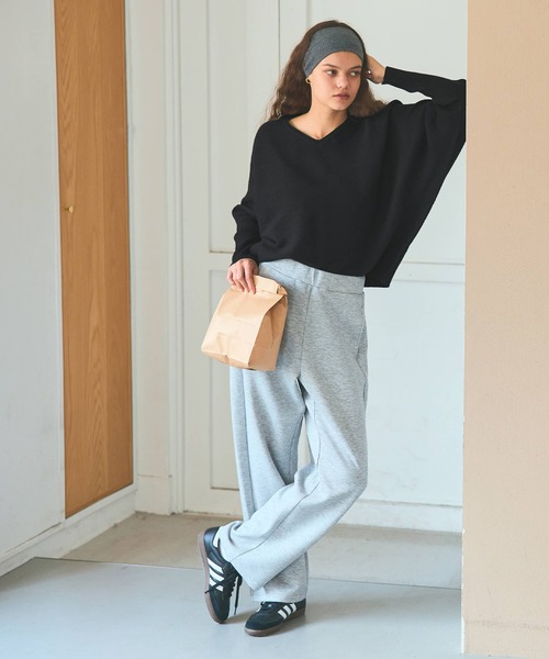 coca(coca)(コカ)の「しっとりやわらかVネックドルマンニット(ニット/セーター・レディース・アイボリー/ブラック/チャコール/グレイッシュベージュ/ライトグレー/パープル/ネイビー/ブラウン/ピンク/ホワイト・M/L/S)」の18枚目の写真