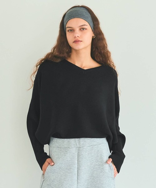 coca(coca)(コカ)の「しっとりやわらかVネックドルマンニット(ニット/セーター・レディース・アイボリー/ブラック/チャコール/グレイッシュベージュ/ライトグレー/パープル/ネイビー/ブラウン/ピンク/ホワイト・M/L/S)」の20枚目の写真