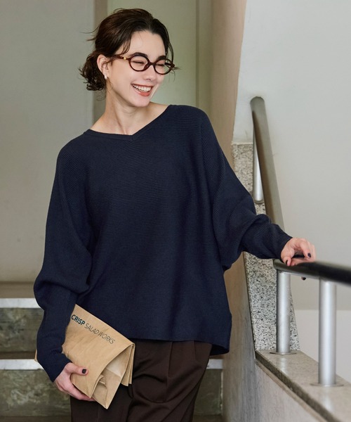 しっとりやわらかVネックドルマンニット（ニット/セーター）｜coca  