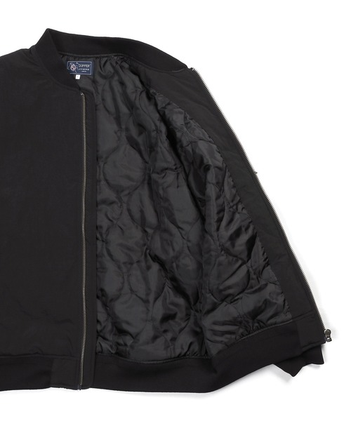 The DUFFER of ST.GEORGE（ザダファーオブセントジョージ）の「【WEB限定アイテム】LOOSE FIT NYLON PUFFER MA-1：ナイロン 中綿 オーバーサイズ MA-1（MA-1・メンズ・ブラック/カーキブラウン・SMALL/LARGE/MEDIUM/X-LARGE）」の14枚目の写真