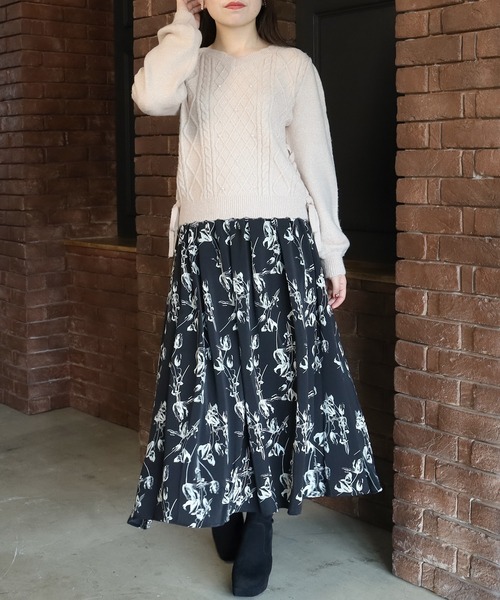 ASTORIA ODIER(アストリアオディール)の「ウエストゴムモノトーン花柄スカート(スカート・レディース・ブラック/ホワイト・SMALL/MEDIUM)」の8枚目の写真