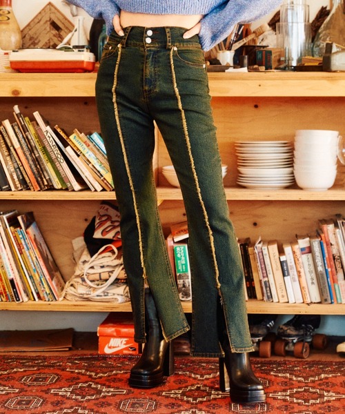 スリットデニムフレアパンツ（デニムパンツ）｜HUGELY（ヒュージリー）