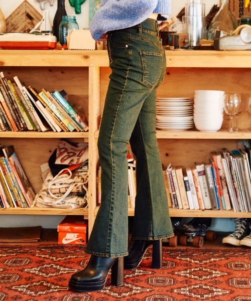 スリットデニムフレアパンツ（デニムパンツ）｜HUGELY（ヒュージリー）