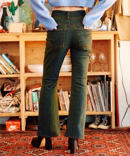 スリットデニムフレアパンツ（デニムパンツ）｜HUGELY（ヒュージリー）