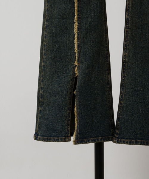 スリットデニムフレアパンツ（デニムパンツ）｜HUGELY（ヒュージリー）