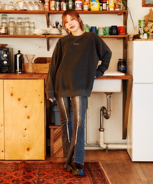 スリットデニムフレアパンツ（デニムパンツ）｜HUGELY（ヒュージリー）