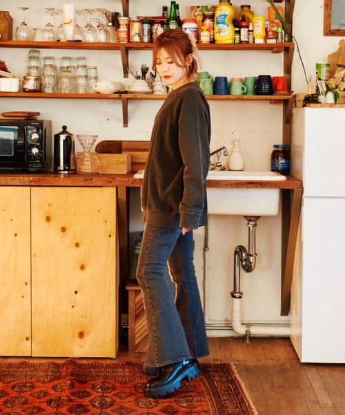 スリットデニムフレアパンツ（デニムパンツ）｜HUGELY（ヒュージリー）