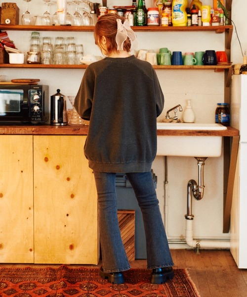 スリットデニムフレアパンツ（デニムパンツ）｜HUGELY（ヒュージリー）