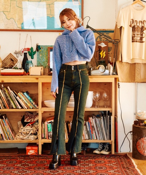 スリットデニムフレアパンツ（デニムパンツ）｜HUGELY（ヒュージリー）