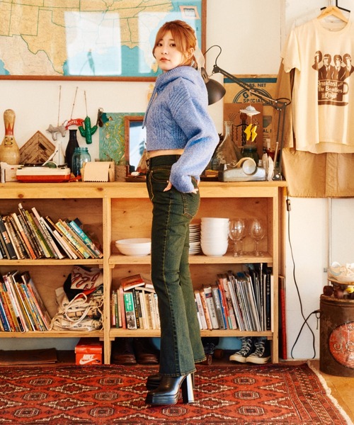 スリットデニムフレアパンツ（デニムパンツ）｜HUGELY（ヒュージリー）