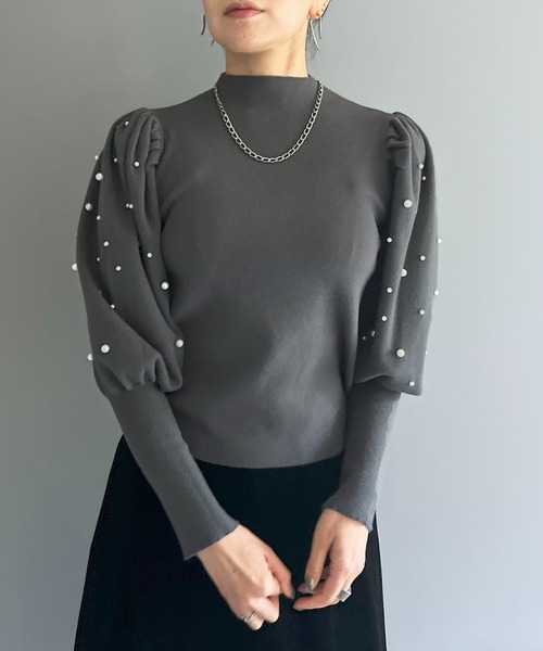 Jewelobe(ジュエローブ)の「パフスリーブパールニット(ニット/セーター・レディース・レッド/グレー/ブラック/ブルー/ホワイト・FREE)」の3枚目の写真