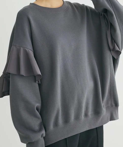 Sugar spoon（シュガースプーン）の「・SUGAR　SPOON　ラッフルショルダースウェット（スウェット・レディース・ブラック/アイボリー/チャコールグレー/ネイビー・FREE）」の3枚目の写真