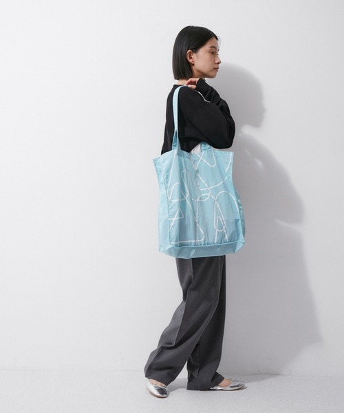 ADAM ET ROPE'（アダムエロペ）の「【サステナブル】ロゴプリントトートバッグ（トートバッグ・レディース・チャコールグレー/ベージュ/サックスブルー/ピンク・FREE）」の6枚目の写真