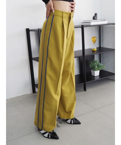 EVRIS(エヴリス)の「サイドラインワイドパンツ(その他パンツ・レディース・ブラック/マスタード・MEDIUM/SMALL)」の2枚目の写真