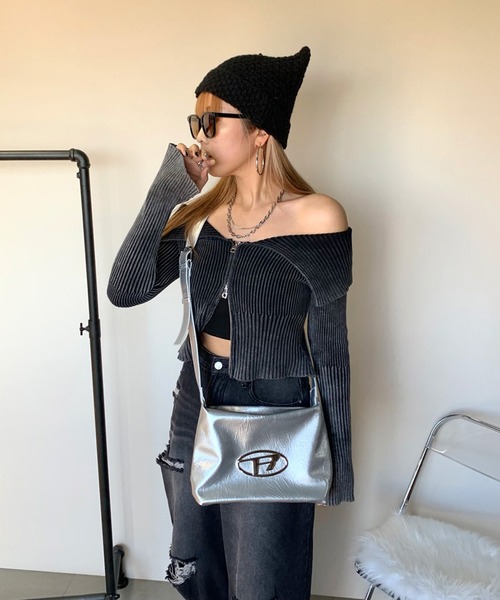 non-hedge(ノンヘッジ)の「ブリーチ加工ジップオフショルニットトップス(ニット/セーター・レディース・ブルー/ブラウン/ブラック/カーキ・FREE)」の8枚目の写真