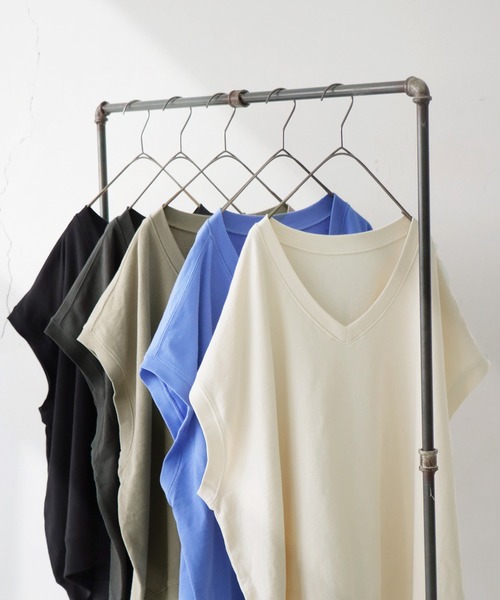 antiqua(アンティカ)の「裏毛Vネックトップス(Tシャツ/カットソー・レディース・ブルー/ブラック/ホワイト/ベージュ/ダークグレー・FREE)」の13枚目の写真