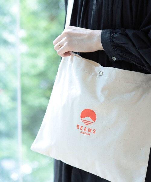 BEAMS JAPAN(ビームス ジャパン)の「ビームス ジャパン ロゴ サコッシュ(ショルダーバッグ・メンズ・オフホワイト/ネイビー/ホワイト系その他5・ONE SIZE)」の2枚目の写真