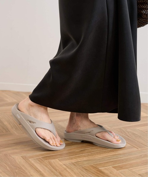 FRAMeWORK（フレームワーク）の「≪追加≫OOFOS/ウーフォス Ooriginal（サンダル・レディース・ベージュ/ブラック・25cm/24cm/23cm）」の7枚目の写真