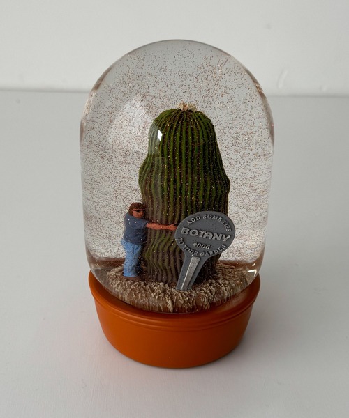 CANAL JEAN(キャナルジーン)の「DULTON PLANTS WATER GLOBE CACTUS WITH MAN プランツウォーターグローブカクタスウィズメン/NB-0676(インテリア雑貨・レディース・キャメル・ONE SIZE)」の2枚目の写真