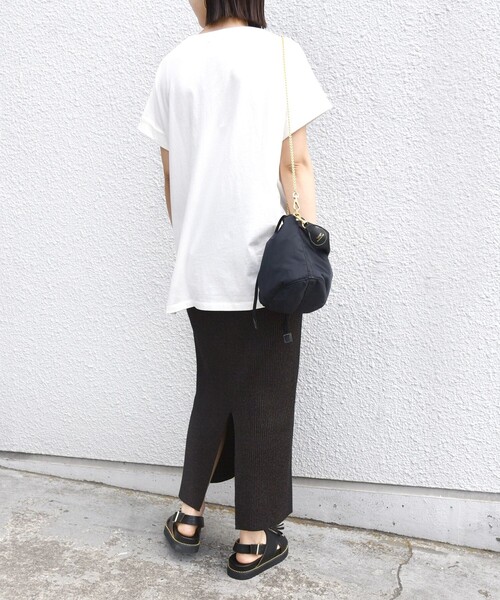SHIPS(シップス)の「【WEB限定】〈手洗い可能〉フラワー 箔 プリント ロゴ TEE(Tシャツ/カットソー・レディース・ダークグレー/ストーン/オフホワイト/チャコールグレー・ONE SIZE)」の7枚目の写真
