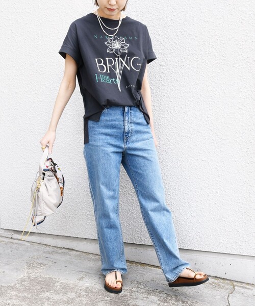 SHIPS(シップス)の「【WEB限定】〈手洗い可能〉フラワー 箔 プリント ロゴ TEE(Tシャツ/カットソー・レディース・ダークグレー/ストーン/オフホワイト/チャコールグレー・ONE SIZE)」の21枚目の写真
