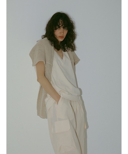 HER.（ハー）の「Ｖネックプルオーバー（Tシャツ/カットソー・レディース・ブラック/ベージュ/オフホワイト・フリー）」の3枚目の写真