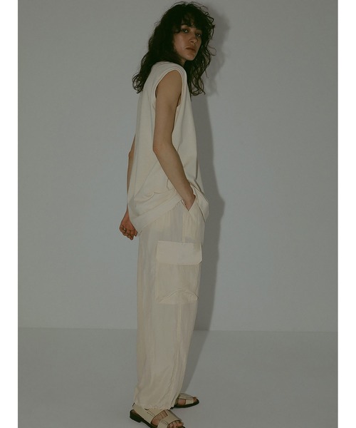 HER.（ハー）の「Ｖネックプルオーバー（Tシャツ/カットソー・レディース・ブラック/ベージュ/オフホワイト・フリー）」の13枚目の写真