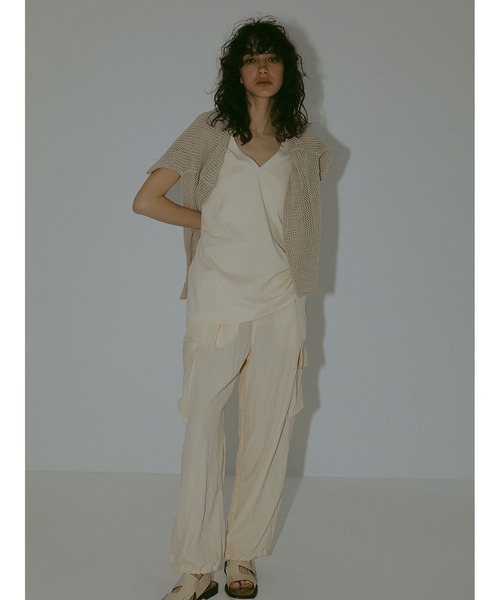 HER.（ハー）の「Ｖネックプルオーバー（Tシャツ/カットソー・レディース・ブラック/ベージュ/オフホワイト・フリー）」の16枚目の写真