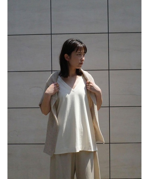 HER.（ハー）の「Ｖネックプルオーバー（Tシャツ/カットソー・レディース・ブラック/ベージュ/オフホワイト・フリー）」の22枚目の写真