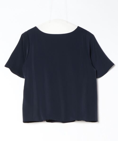 TRUDEA（トルディア）の「アシメトリーVネックバー付半袖ブラウス（シャツ/ブラウス・レディース・ホワイト/ホワイト×ネイビー/ネイビー・MEDIUM/LARGE）」の4枚目の写真